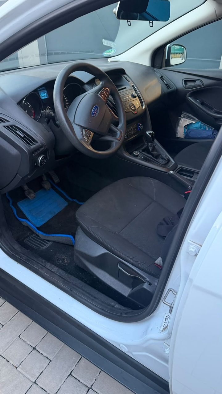 Vorher: Ford Focus Cockpit Innenreinigung Nürnberg – Autoaufbereitung Erlangen